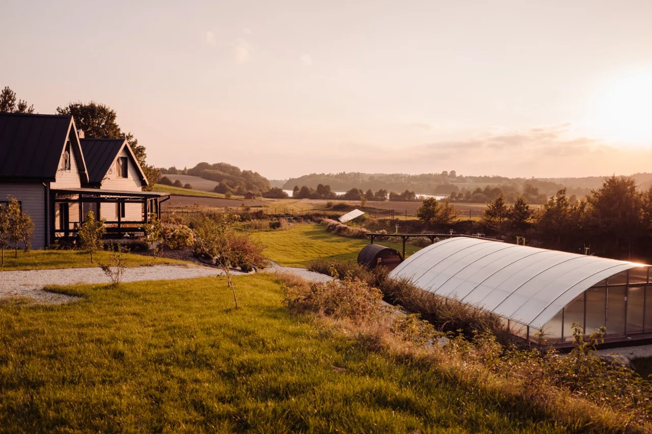 Romantyczny weekend w domku na Kaszubach — jacuzzi i kominek