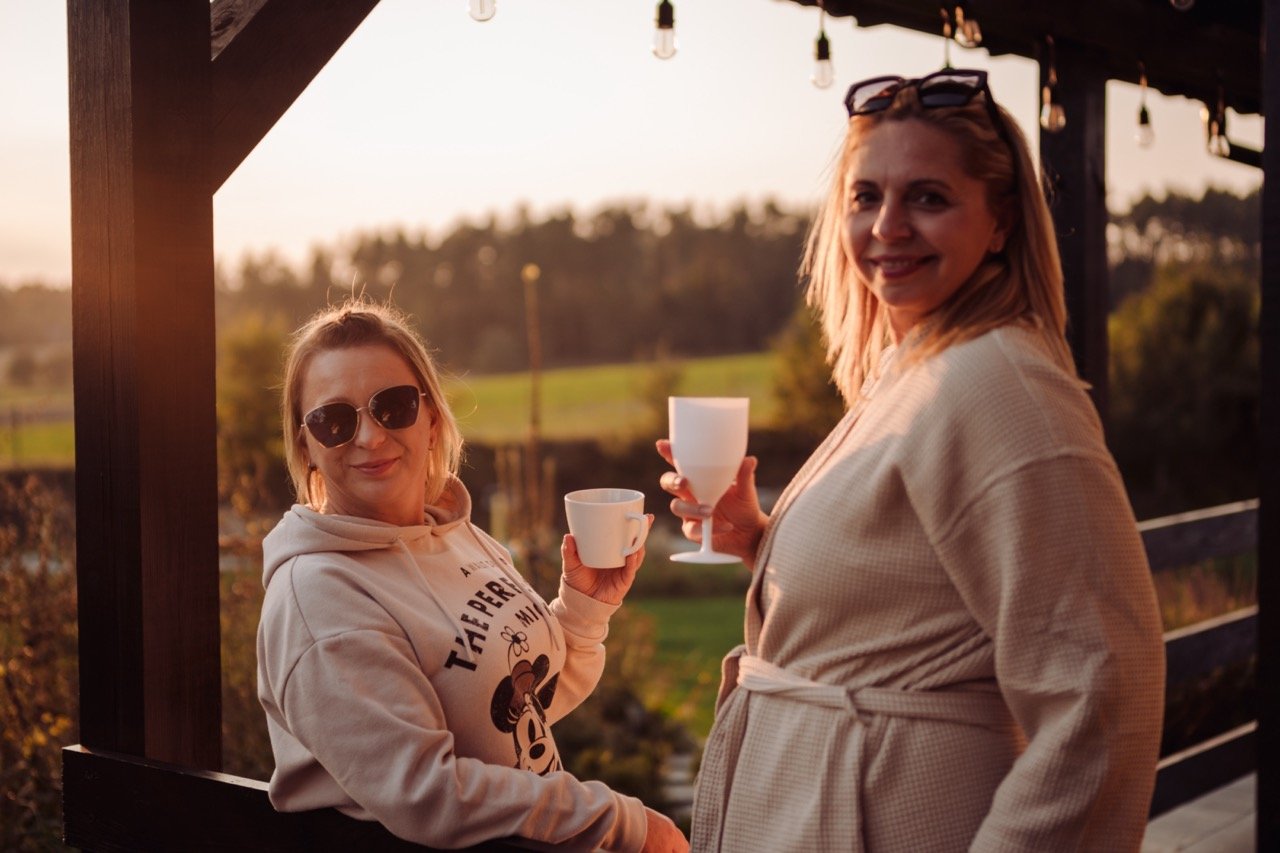 Romantyczny weekend na Kaszubach — relaks i wellness na tarasie domków Chabry i Rumianki