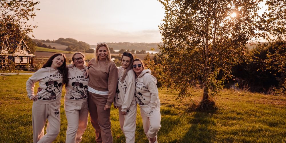 Zadowolone gościnie w domkach Chabry i Rumianki na Kaszubach — ocena 4.9/5